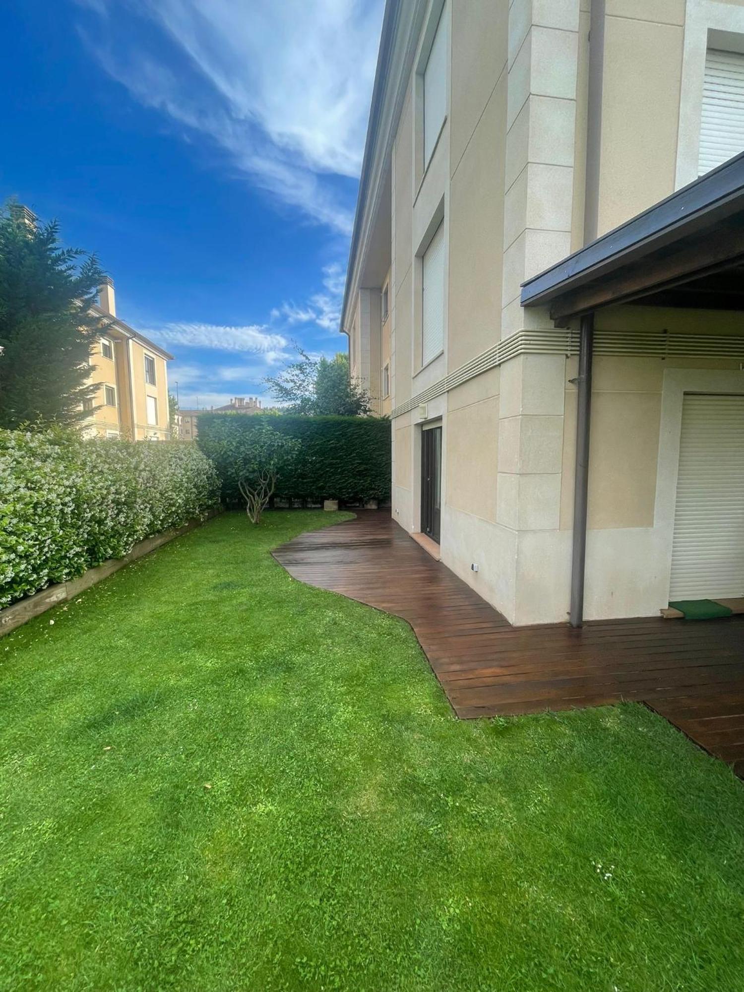 Apartamento Golf Con Jardin Sojuela Exteriör bild